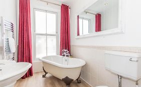 Admiralty Street 2 Bed